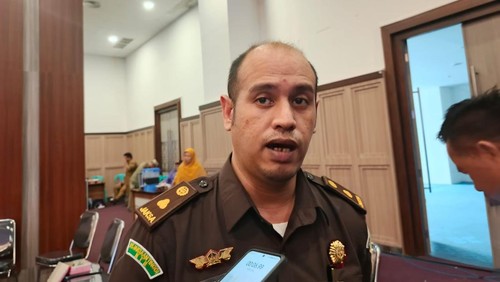 Kasi Pidsus Kejari Lombok Tengah, Bratha Hariputra, saat ditemui awak media di Praya, Selasa (9/12/2025). (Edi Suryansyah/detikBali)