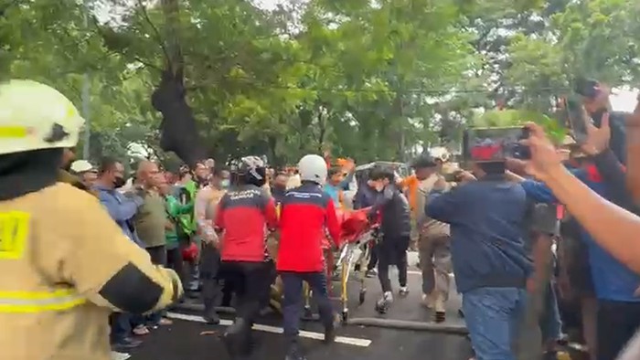 Gedung Terbakar di Jakpus, Asap Sampai Lantai 6 Saat Karyawan Istirahat