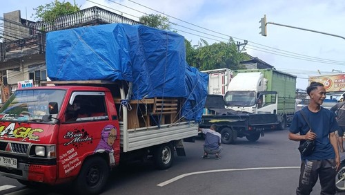 Kondisi arus lalu lintas di Jalur Denpasar-Gilimanuk tepatnya di depan Pasar Bajera, Selemadeg krodit pada Selasa (9/12/2025) dikarenakan lakalantas beruntun. /Istimewa