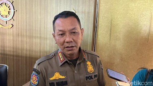 Kepala Satpol PP Bali I Dewa Nyoman Rai Dharmadi di Kantor Satpol PP Bali, Denpasar, Senin (8/12/2025). (Rizky Setyo)