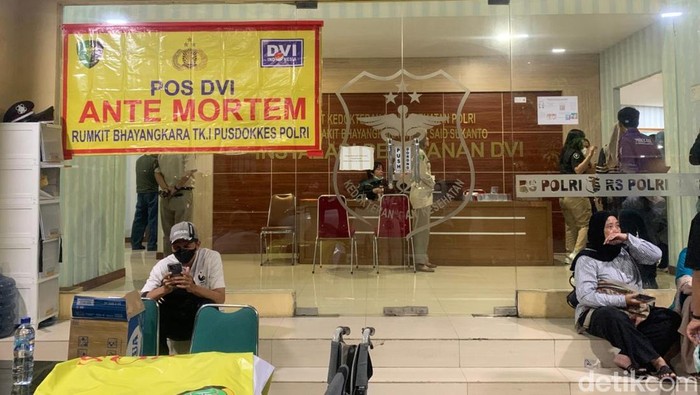 Polda Metro Dirikan Posko Bantu Keluarga Korban Kebakaran Gedung di Jakpus