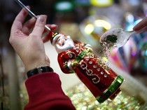 Kerajinan Kaca Polandia Jadi Primadona Dekorasi Natal Dunia