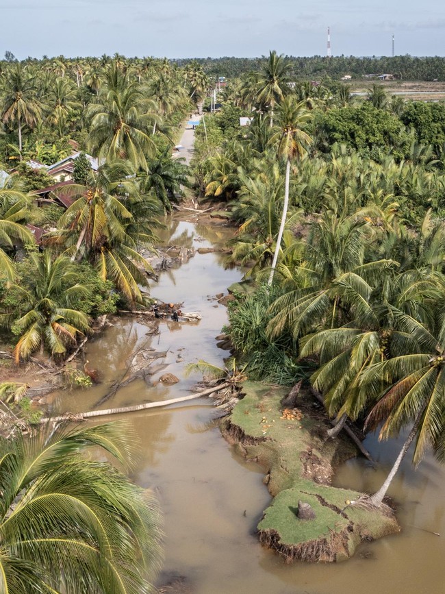 Banjir Memutus Akses Warga di Desa Kuala Keureuto, Aceh Utara