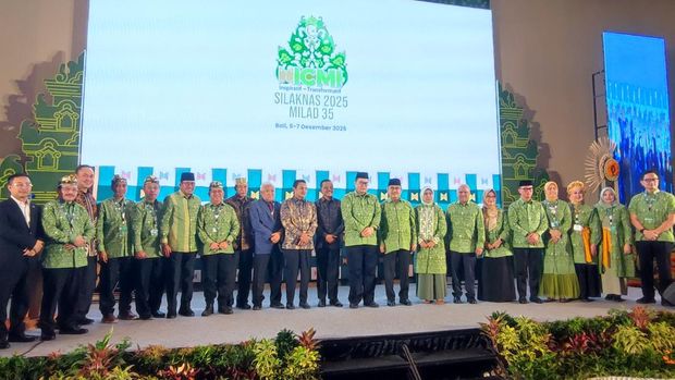 Ketua ICMI Prof Arif Satria saat mengikuti rangkaian kegiatan Silaknas dan Milad ke-35 ICMI di Bali, Minggu (7/12/2025) Ketua ICMI Prof Arif Satria saat mengikuti rangkaian kegiatan Silaknas dan Milad ke-35 ICMI di Bali, Minggu (7/12/2025)