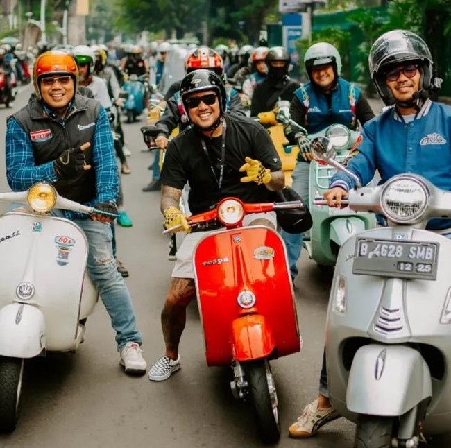 Gathering vespa vol. 1, beragam komunitas vespa riding bareng!
