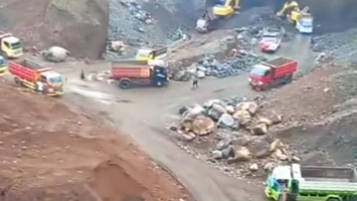 Viral Tambang Keruk Lereng Gunung Slamet, ESDM Jateng Sebut Sudah Berizin