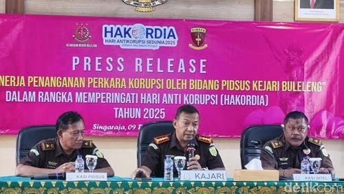 Konferensi pers Kejari Buleleng, Selasa (9/12/2025).