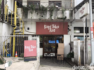 Kopi Toko Tua: Kedai Konsep 80-an di Urat Nadi Kota Bandung