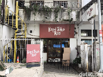 Kopi Toko Tua: Kedai Konsep 80-an di Urat Nadi Kota Bandung
