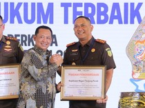 Hari Anti Korupsi Sedunia, KPK Berikan Penghargaan Kejari Tanjung Perak