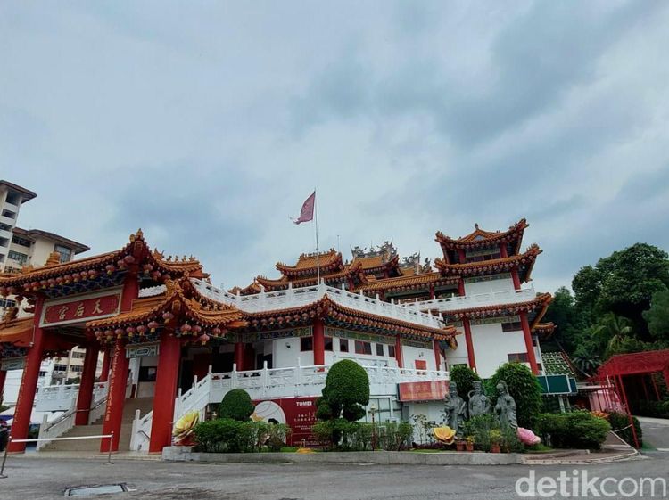 Kuil Buddha Terbesar di Malaysia