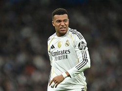 Setelah pemeriksaan MRI, Kylian Mbappe dipastikan alami cedera lutut. Mbappe diyakini akan absen selama tiga pekan (Getty Images/Denis Doyle)