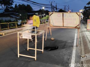 Lubang 3 Meter Muncul di Jalan Darmasaba, Diduga Akibat Irigasi Rusak