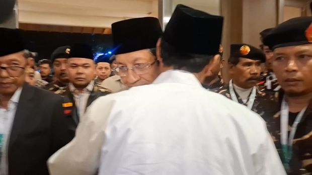 Menteri Agama Nasaruddin Umar hadir dalam rapat pleno penetapan Pj Ketua Umum PBNU. (Dwi R/detikcom) Menteri Agama Nasaruddin Umar hadir dalam rapat pleno penetapan Pj Ketua Umum PBNU. (Dwi R/detikcom)