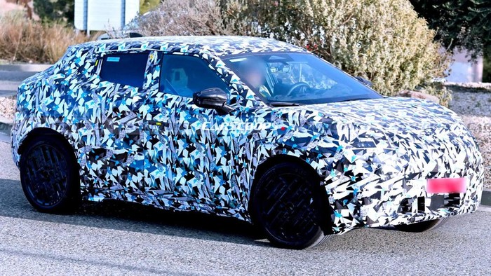 Nissan Juke Listrik Dites Jalan, Meluncur Resmi Tahun Depan