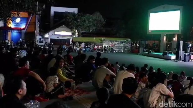 Nobar dan galang donasi di Alun-alun Pati, Senin (8/12/2025). Nobar dan galang donasi di Alun-alun Pati, Senin (8/12/2025).