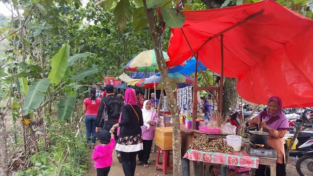 Obyek Wisata Gunung Beruk Gunung Beruk terletak di desa Karangpatihan Kecamatan Balong Kabupaten Ponorogo