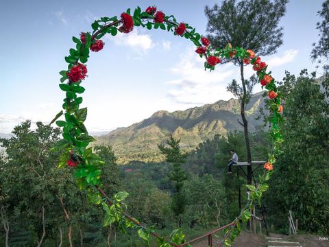 Obyek Wisata Gunung Beruk Gunung Beruk terletak di desa Karangpatihan Kecamatan Balong Kabupaten Ponorogo