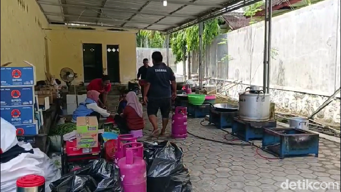 Pemkab Lumajang Dirikan Dapur Umum untuk Pengungsi Banjir Lahar Semeru