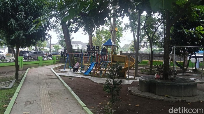 Pengunjung Minta Kebersihan Taman Beringin Medan Ditingkatkan
