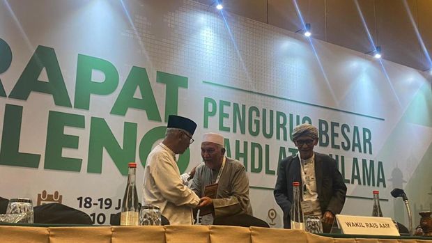 Pengurus Besar Nahdlatul Ulama (PBNU) menggelar rapat pleno di Jakarta, dihadiri oleh berbagai tokoh. (Dwi R/detikcom) Pengurus Besar Nahdlatul Ulama (PBNU) menggelar rapat pleno di Jakarta, dihadiri oleh berbagai tokoh. (Dwi R/detikcom)