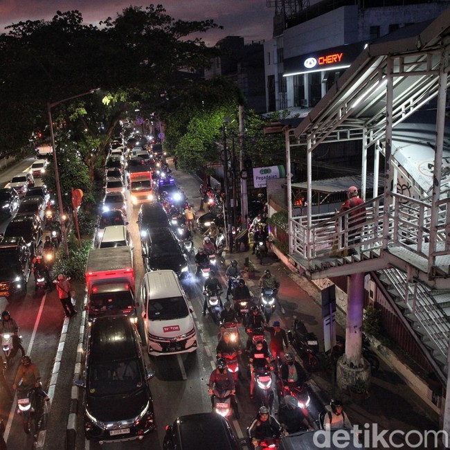 Potret Kemacetan Parah Imbas Kebakaran di Jakpus