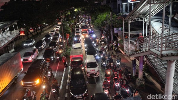 Potret Kemacetan Parah Imbas Kebakaran di Jakpus