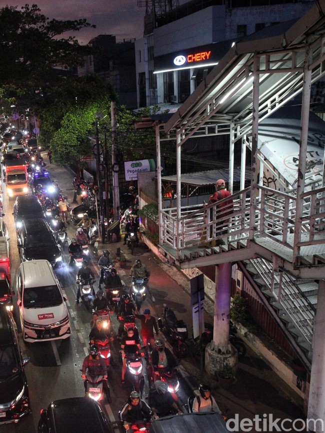 Potret Kemacetan Parah Imbas Kebakaran di Jakpus