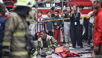 Kapolres Metro Jakarta Pusat Kombes Pol Susatyo Purnomo Condro menyatakan hingga pukul 17.00 WIB jumlah korban meninggal mencapai 22 orang.