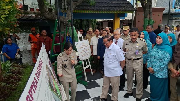 Pramono resmikan RPTRA Rasamala (Belia/detikcom) Pramono resmikan RPTRA Rasamala (Belia/detikcom)