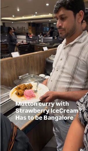 Pria Ini Ngambil Es Krim Stroberi Campur Kari Domba, Gimana Rasanya? Pria Ini Ngambil Es Krim Stroberi Campur Kari Domba, Gimana Rasanya?+