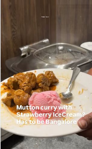 Pria Ini Ngambil Es Krim Stroberi Campur Kari Domba, Gimana Rasanya? Pria Ini Ngambil Es Krim Stroberi Campur Kari Domba, Gimana Rasanya?+