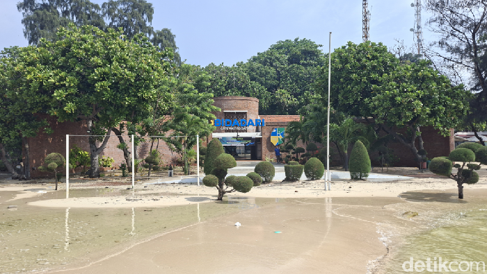 Menjelajahi Pulau Bidadari: Perpaduan Resor Modern dan Sejarah Maritim