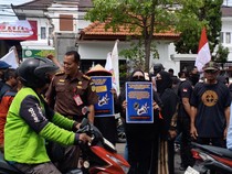 Soroti Kepemimpinan, Puluhan Warga di Sidoarjo Demo Hari Antikorupsi