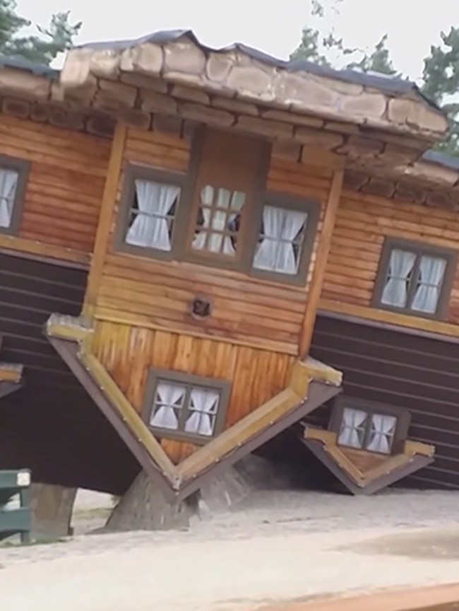 Arsitek Mikir Apa, Bikin Rumah Kok Terbalik?