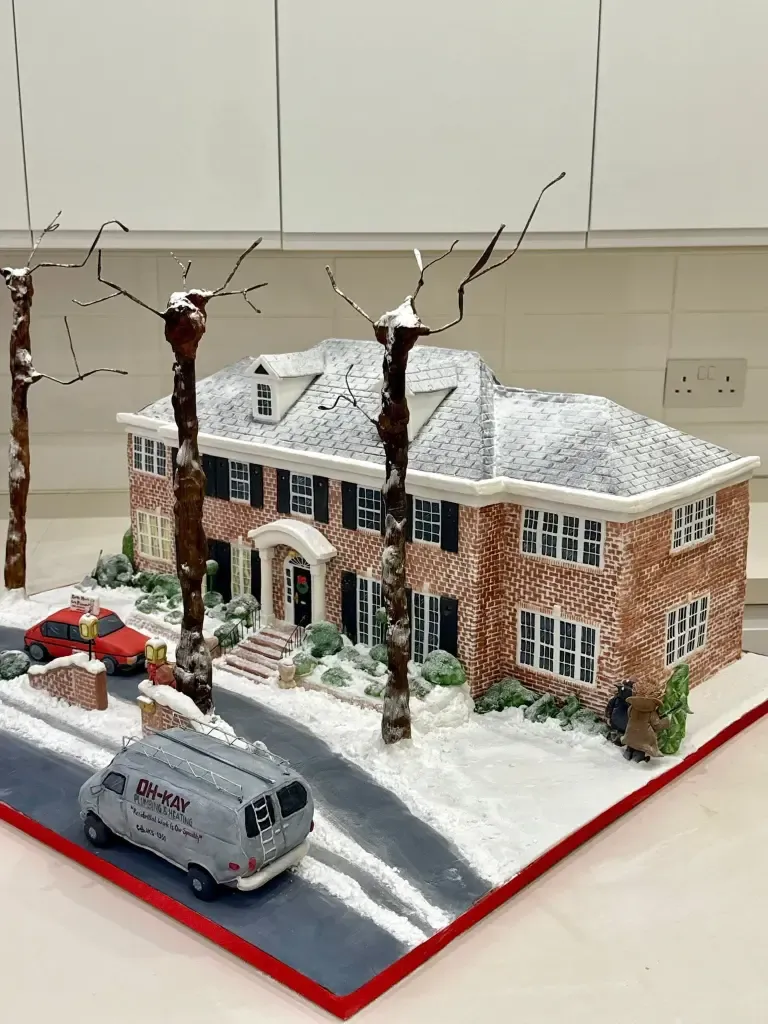 Sayang! Kue Bentuk Rumah 'Home Alone' Ini Bakal Berakhir di Tempat Sampah Sayang! Kue Bentuk Rumah 'Home Alone' Ini Bakal Berakhir di Tempat Sampah