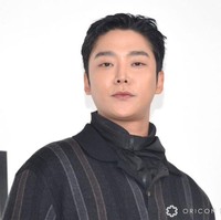 Mantan personel SF9 ini menuai sorotan saat mengunjungi butik Calvin Klein di Harajuku. Rowoon diduga mengalami kenaikan berat badan karena makan enak sebelum harus memulai wajib militer Oktober kemarin. Foto: Instagram