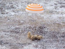 Soyuz Bawa Pulang Tiga Awak ISS Setelah 245 Hari Mengorbit Bumi