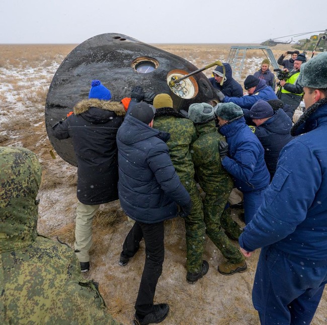 Soyuz Bawa Pulang Tiga Awak ISS Setelah 245 Hari Mengorbit Bumi