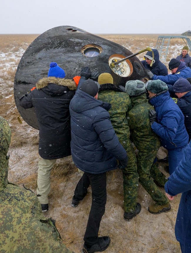 Soyuz Bawa Pulang Tiga Awak ISS Setelah 245 Hari Mengorbit Bumi