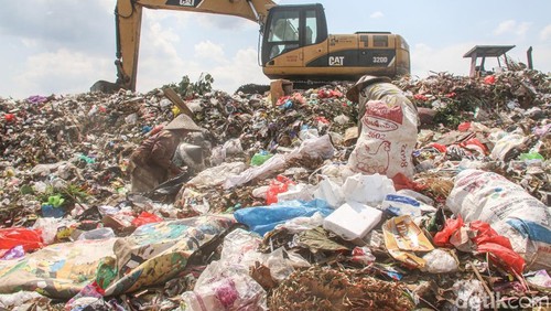 Suasana pembuangan sampah di TPA Kebon Kongok, di Lombok Barat beberapa waktu lalu