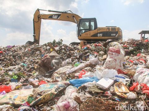 Suasana pembuangan sampah di TPA Kebon Kongok, di Lombok Barat beberapa waktu lalu Suasana pembuangan sampah di TPA Kebon Kongok, di Lombok Barat beberapa waktu lalu