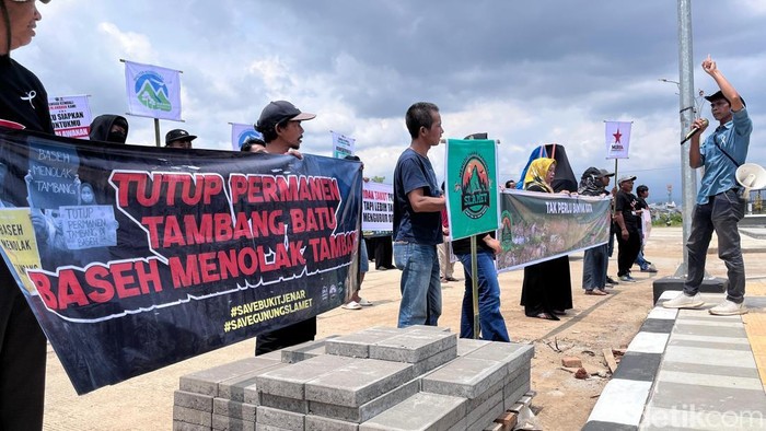 Tambang Granit Bukit Jenar Banyumas Disetop Sementara