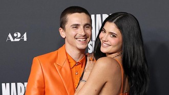 Kylie Jenner dan Timothee Chalamet Tepis Rumor Putus, Mesra di Red Carpet