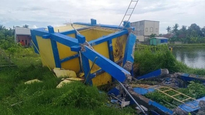 Tower Pamsimas Proyek PU Pemkab Maros Roboh Saat Diisi Air