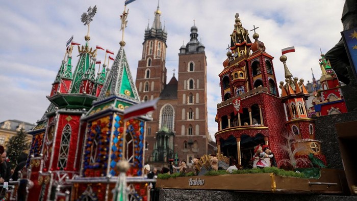 Nativity scene models are displayed during a contest in the old town in Krakow, Poland, December 4, 2025. REUTERS/Kuba Stezycki