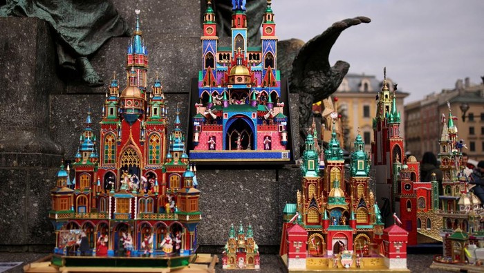 Nativity scene models are displayed during a contest in the old town in Krakow, Poland, December 4, 2025. REUTERS/Kuba Stezycki