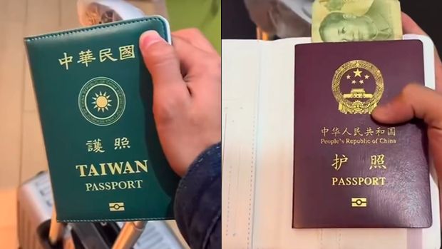 Turis China menggunakan sampul paspor Taiwan Turis yang diduga berasal dari China menggunakan sampul paspor Taiwan saat berkunjung ke Jepang
