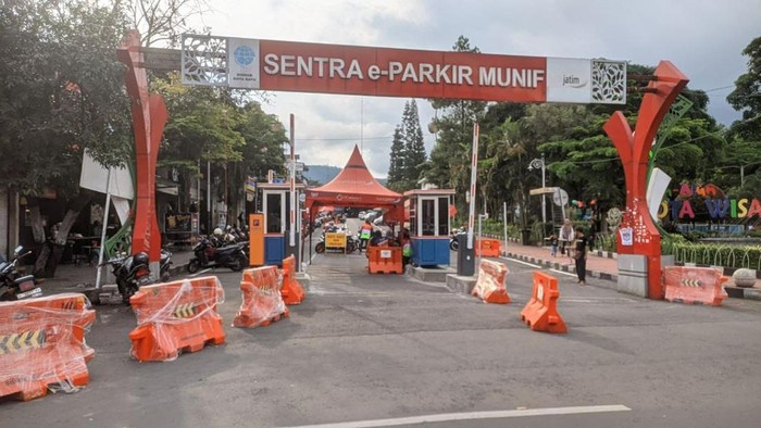 Gate Parkir Alun-Alun Kota Batu Beroperasi, Tapi Palang Belum Berfungsi