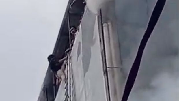 Gedung Terra Drone di Kemayoran, Cempaka Baru, Kemayoran, Jakarta Pusat kebakaran. Nahas, peristiwa itu mengakibatkan 22 orang tewas.Saat kejadian, ada momen dramatis saat sejumlah karyawan terjebak di lantai paling atas. Proses evakuasi pun dibantu petugas pemadam kebakaran menggunakan tangga.